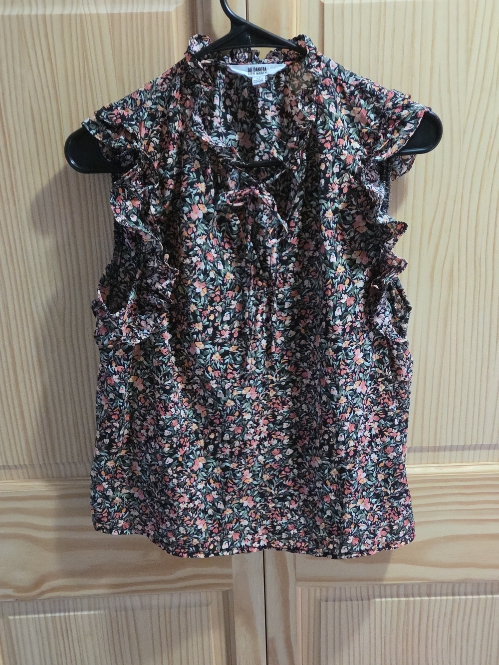 BB Dakota by Steve Madden Black Floral Ruffle Tie-Front Camisole